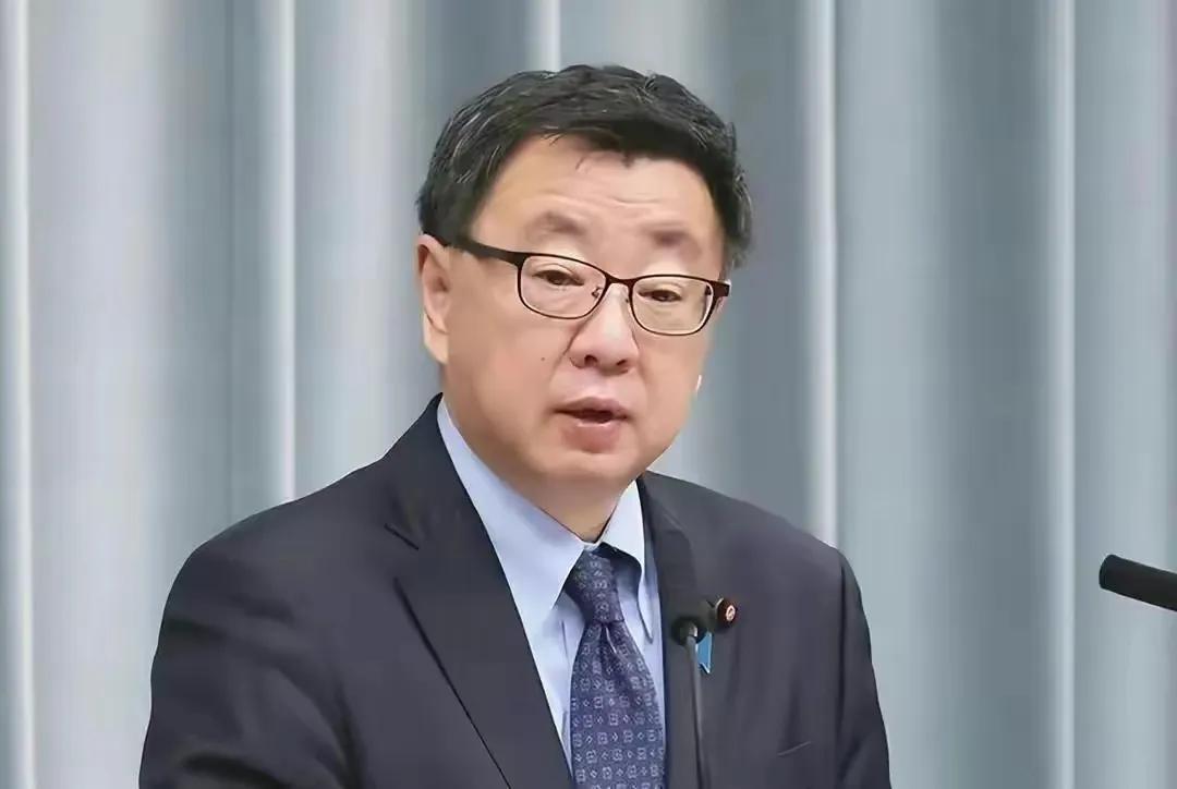 岸田文雄突然透露不参选真相，背后三个关键原因让人意外