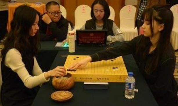 李洁vs左藤瞳,两位围棋天才的碰撞,远不止胜负那么简单 李洁vs左藤瞳,两位围棋天才的碰撞,远不止胜负那么简单